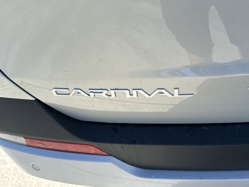 New 2026 Kia Carnival EX FWD image 8