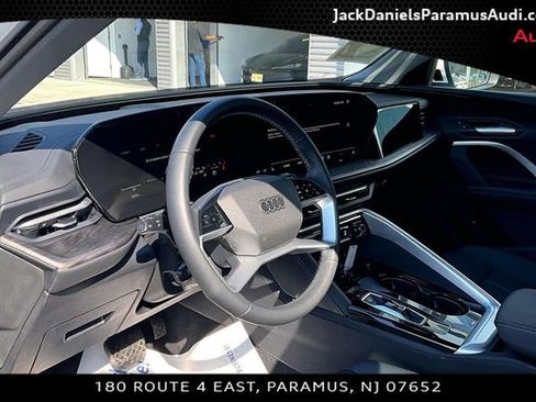 Used 2025 Audi Q5 Premium w/ Convenience Package image 10