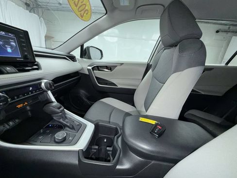Certified 2022 Toyota RAV4 XLE AWD/4WD image 11