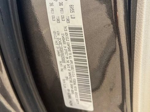 Used 2019 Chrysler Pacifica Touring-L FWD image 19