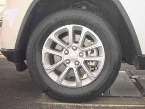 Used 2022 Jeep Grand Cherokee Laredo E image 9