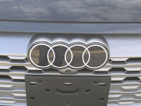 Used 2024 Audi Q8 e-tron Premium Plus w/ Premium Plus Package image 33