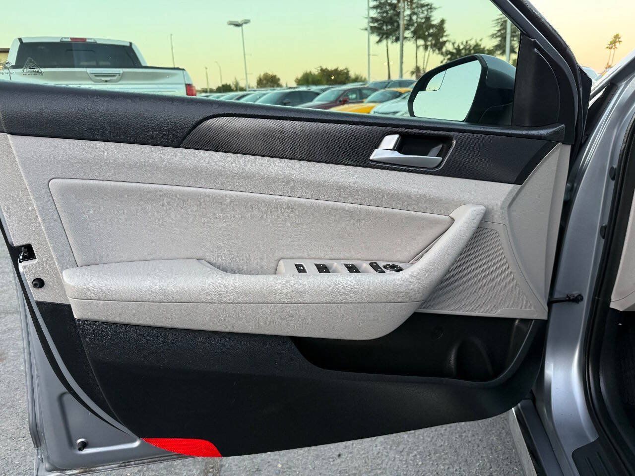Used 2016 Hyundai Sonata Sport w/ Option Group 1V FWD image 9