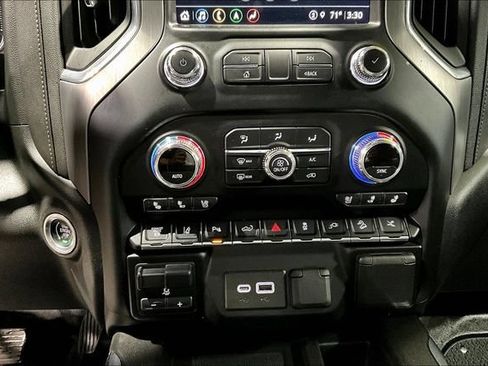 Used 2022 GMC Sierra 2500 Denali w/ Denali Black Diamond Edition AWD/4WD image 16