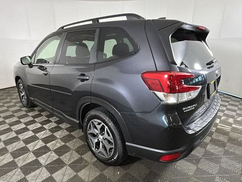 Used 2019 Subaru Forester Premium AWD/4WD image 4