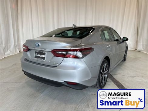 Used 2021 Toyota Camry XLE w/ Navigation Upgrade Package image 27