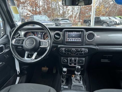 Used 2018 Jeep Wrangler Unlimited Sahara image 14