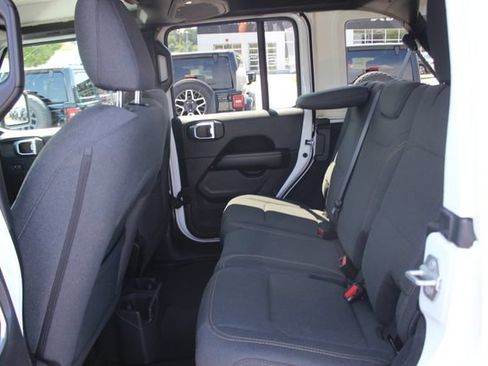 Used 2025 Jeep Wrangler Unlimited Sahara AWD/4WD image 23