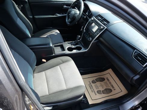 Used 2017 Toyota Camry LE image 25