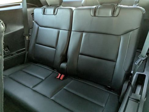 Used 2023 Ford Explorer XLT w/ Equipment Group 202A AWD/4WD image 28