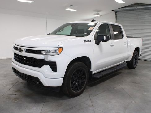 Used 2024 Chevrolet Silverado 1500 RST w/ Convenience Package II AWD/4WD image 4