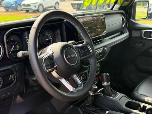 Used 2024 Jeep Wrangler High Altitude AWD/4WD image 32
