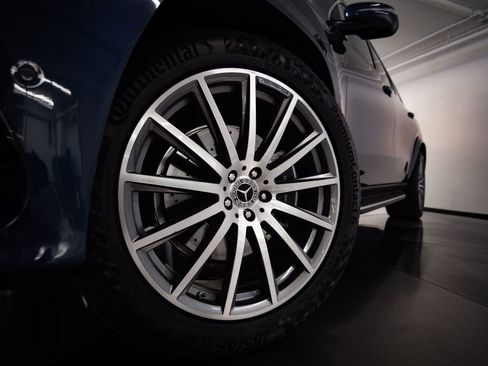 Used 2024 Mercedes-Benz GLS 580 4MATIC image 12