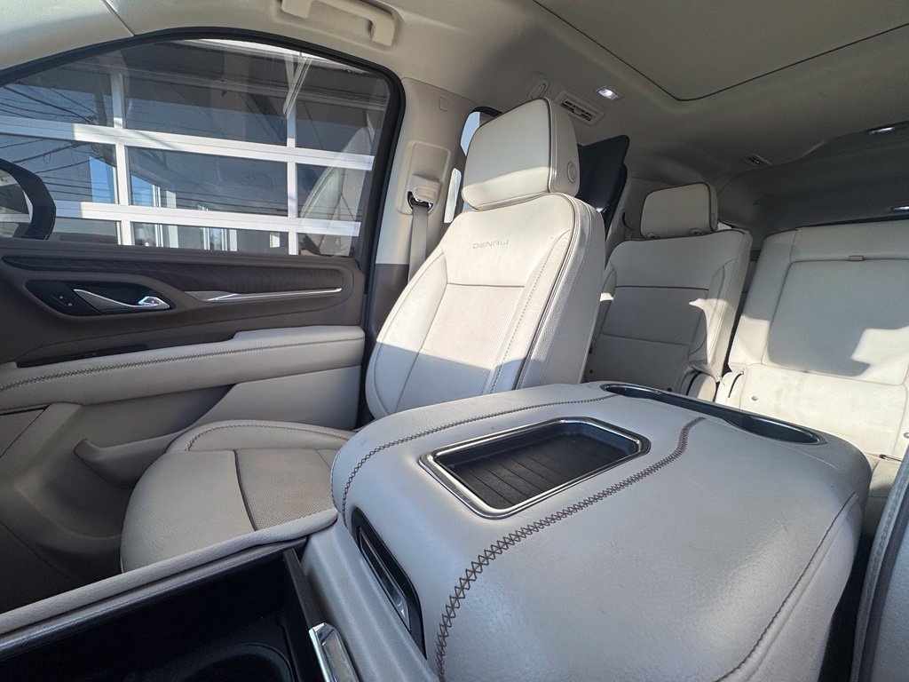 Used 2023 GMC Yukon XL Denali w/ Denali Reserve Package AWD/4WD image 29