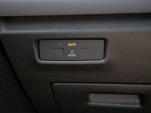 Certified 2025 Volkswagen Tiguan SE AWD/4WD image 26