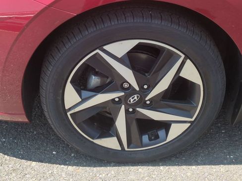 Certified 2023 Hyundai Elantra SEL w/ Convenience Package FWD image 9