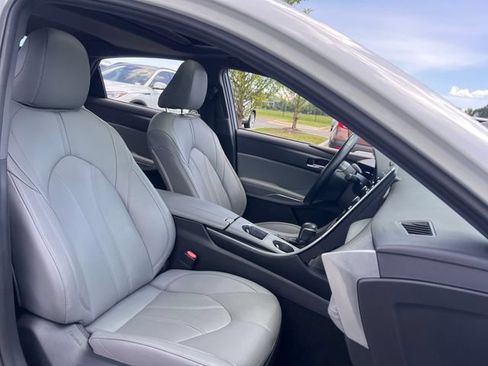 Used 2019 Toyota Avalon XLE w/ Moonroof Package FWD image 32