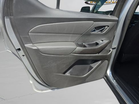 Used 2023 Chevrolet Traverse LT FWD image 22
