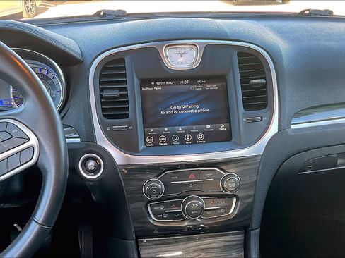 Used 2020 Chrysler 300 Touring w/ Sport Appearance Package image 6