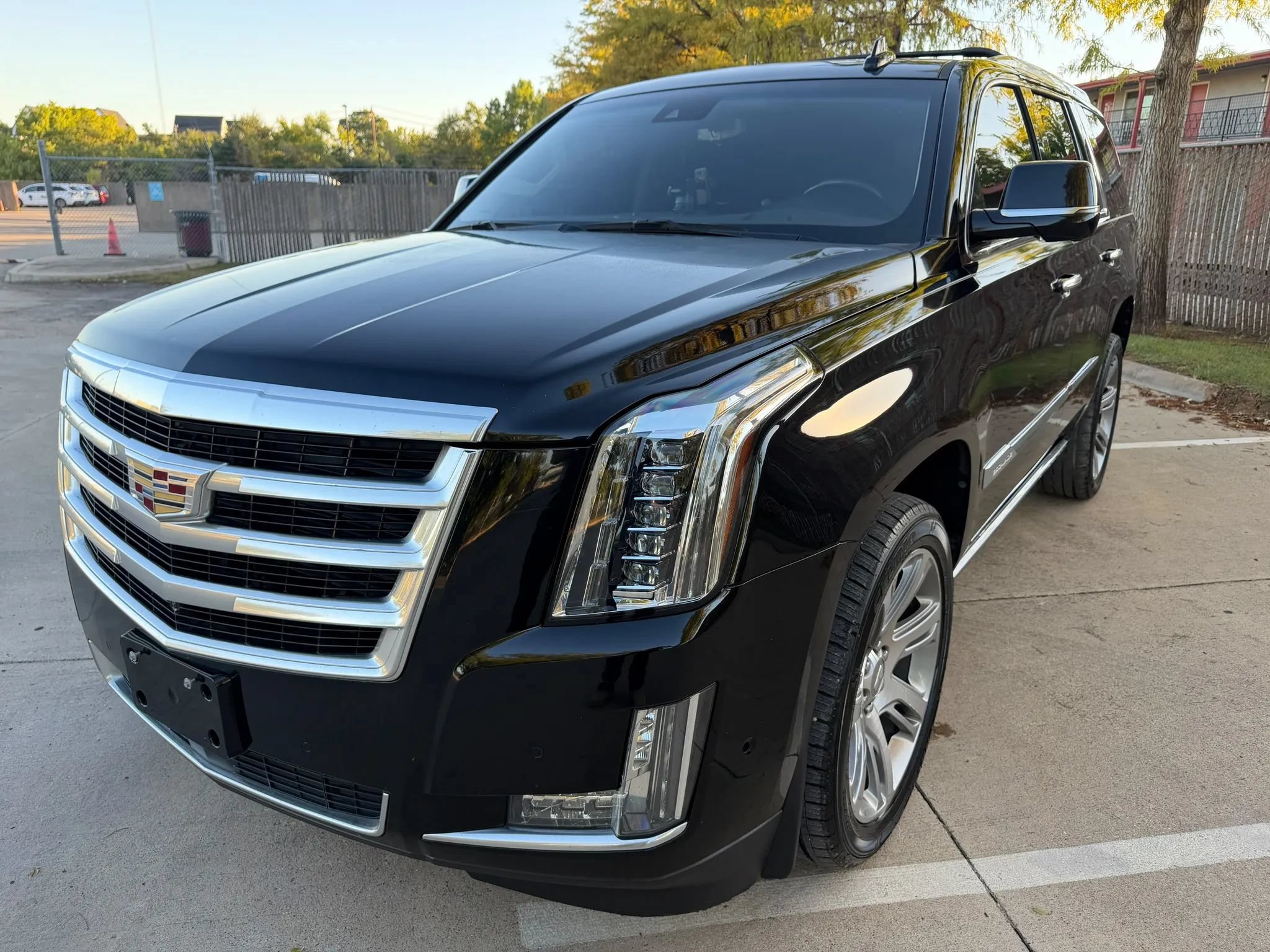 Used 2018 Cadillac Escalade Premium Luxury RWD image 2