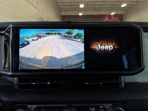 Used 2025 Jeep Wrangler Unlimited Sport AWD/4WD image 30