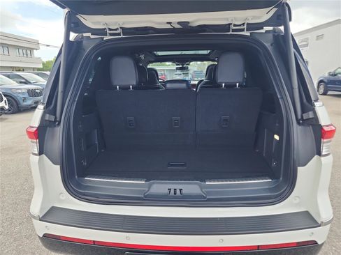 Certified 2024 Lincoln Navigator Reserve AWD/4WD image 18