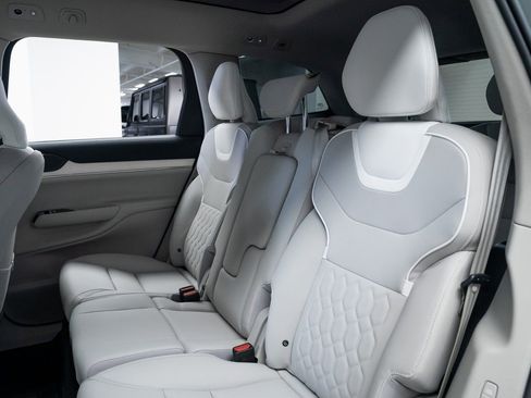 Used 2025 Volvo EX90 Ultra image 21