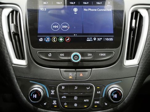 Used 2024 Chevrolet Malibu LT image 20