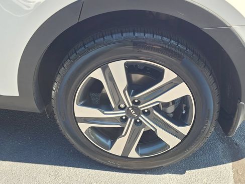 Certified 2023 Kia Sorento EX AWD/4WD image 13