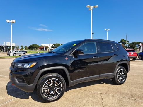 Used 2024 Jeep Compass Trailhawk AWD/4WD image 9