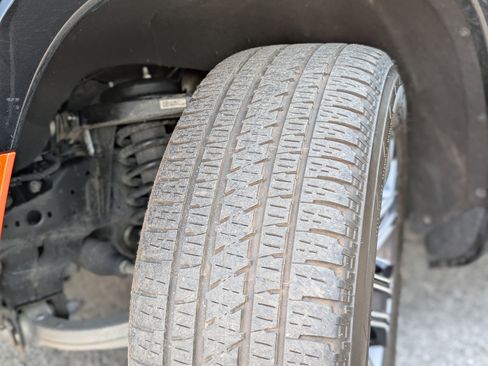 Used 2024 Jeep Wagoneer 4WD w/ Premium Group I image 40