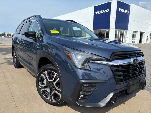 Used 2025 Subaru Ascent Limited AWD/4WD image 2