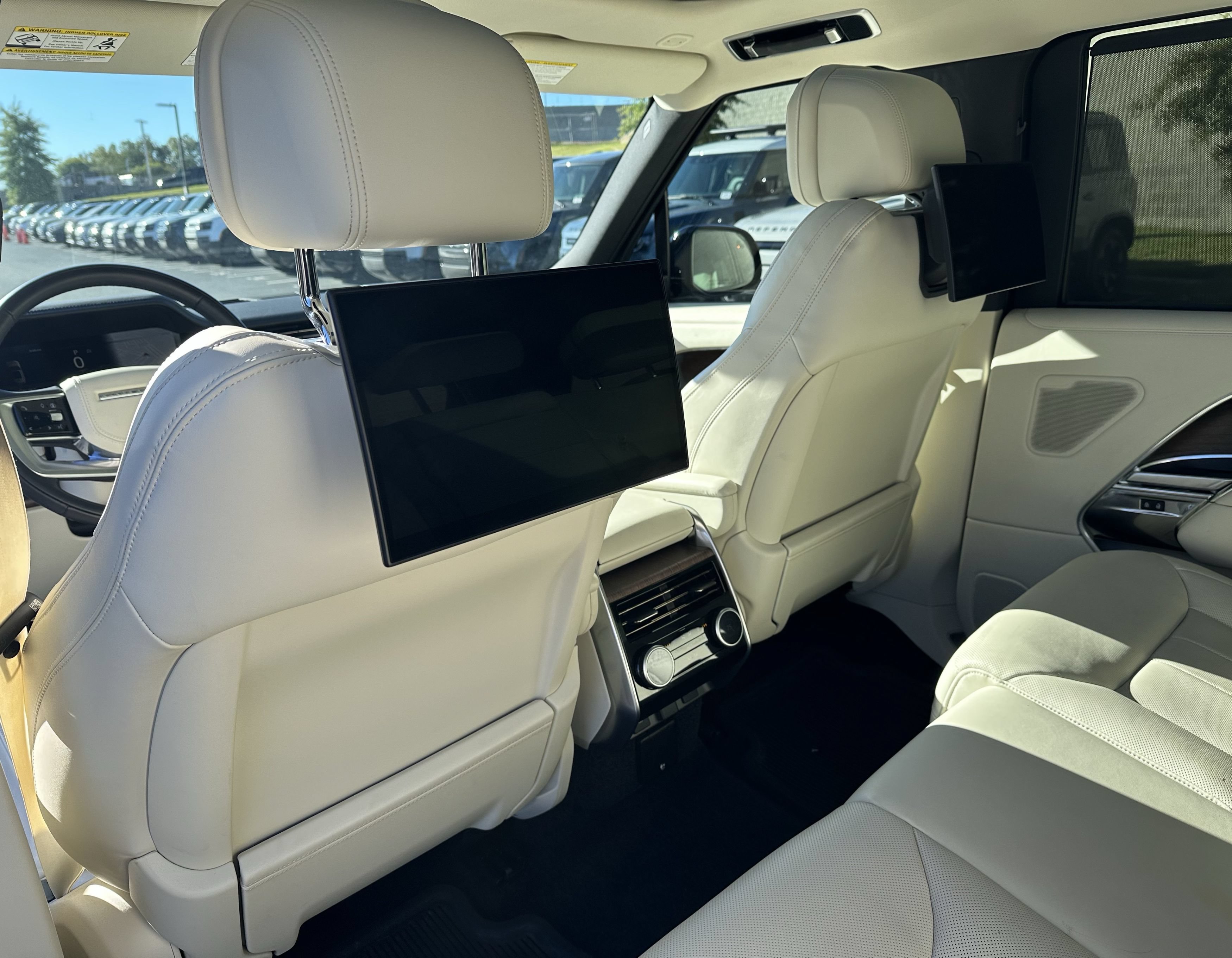 Used 2024 Land Rover Range Rover Long Wheelbase SE AWD/4WD image 33