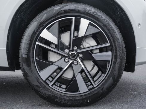 New 2026 Volvo XC60 B5 Plus w/ Protection Package Premier image 18