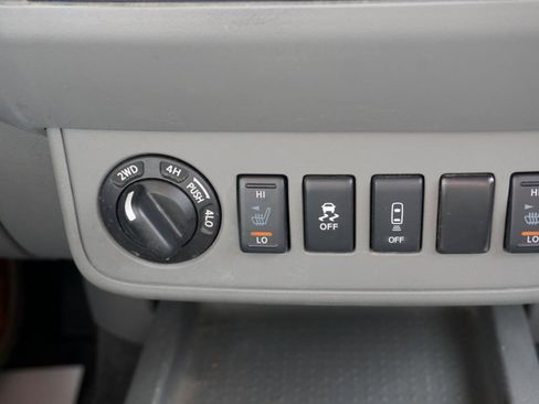 Used 2020 Nissan Frontier SV w/ Midnight Edition Floor Mats AWD/4WD image 14