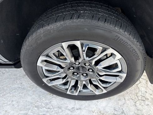 Used 2024 GMC Yukon Denali Ultimate AWD/4WD image 8