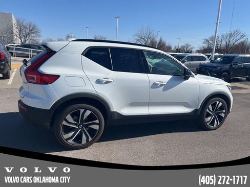 Certified 2023 Volvo XC40 B5 Ultimate w/ Protection Package Premier image 5