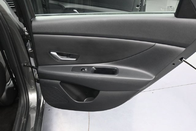 Used 2026 Hyundai Elantra Hybrid FWD image 30