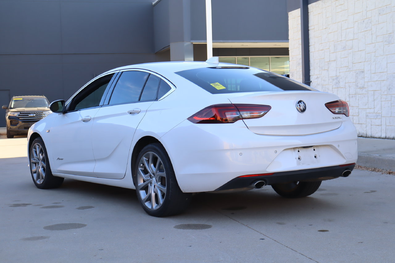 Used 2019 Buick Regal Avenir w/ Driver Confidence Package II FWD image 3