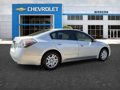 Used 2010 Nissan Altima 2.5 S FWD image 5