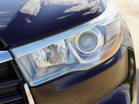 Used 2015 Toyota Highlander XLE FWD image 26