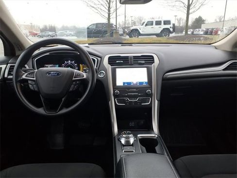 Used 2020 Ford Fusion SE image 11