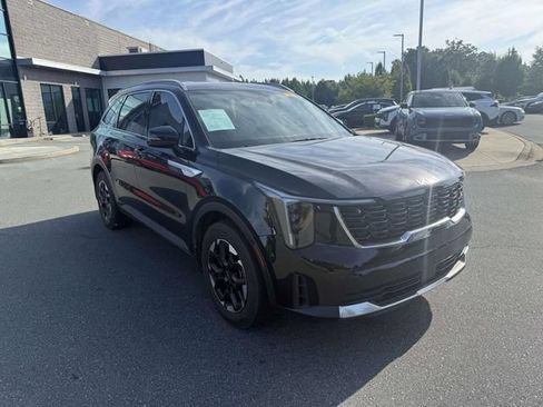 Certified 2024 Kia Sorento S FWD image 3
