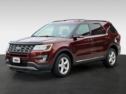 Used 2016 Ford Explorer XLT w/ Equipment Group 202A AWD/4WD image 3