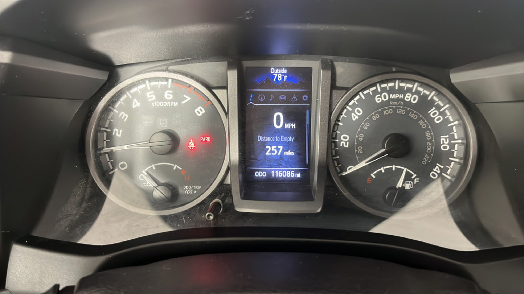 Used 2016 Toyota Tacoma TRD Sport w/ Towing Package AWD/4WD image 18
