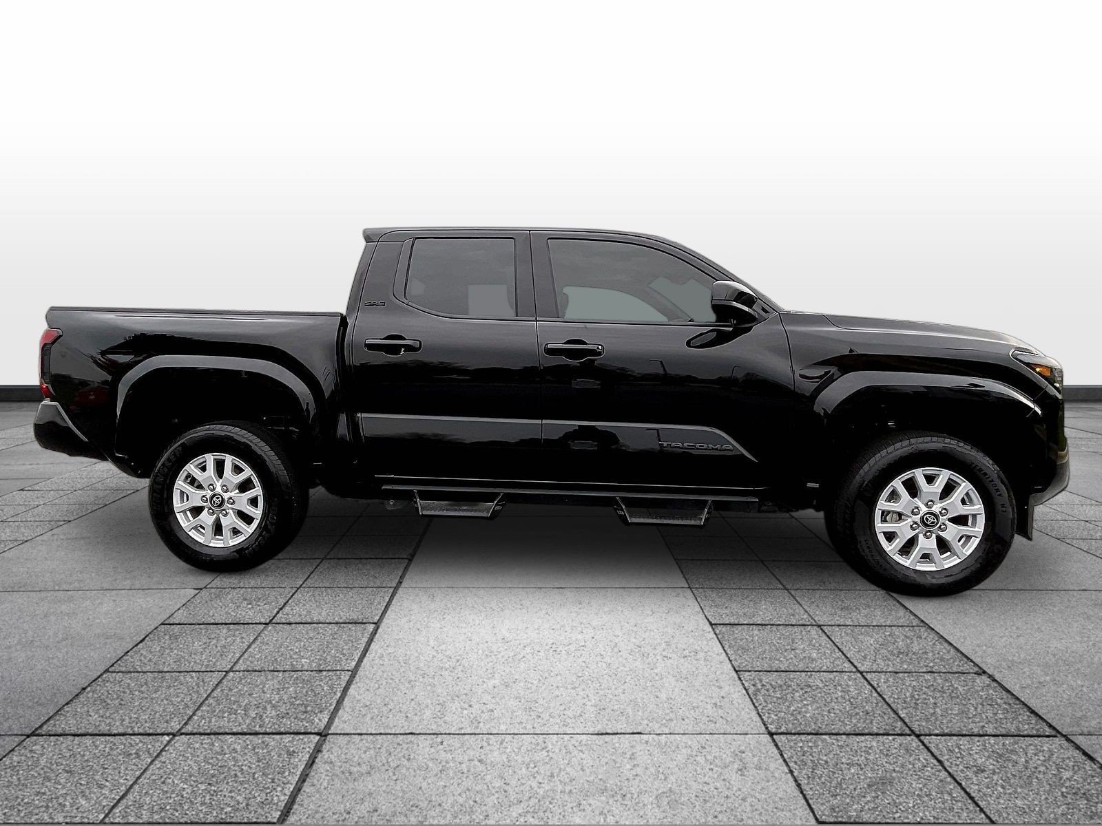 Used 2025 Toyota Tacoma SR5 AWD/4WD image 4