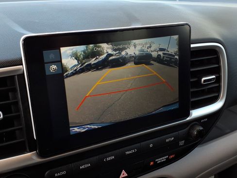 Certified 2025 Hyundai Venue SEL FWD image 22