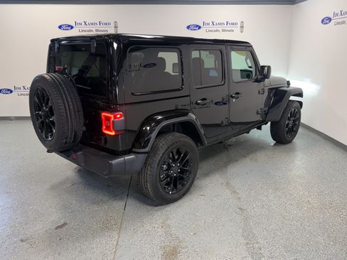 Used 2025 Jeep Wrangler Unlimited Sahara w/ Safety Group AWD/4WD image 34