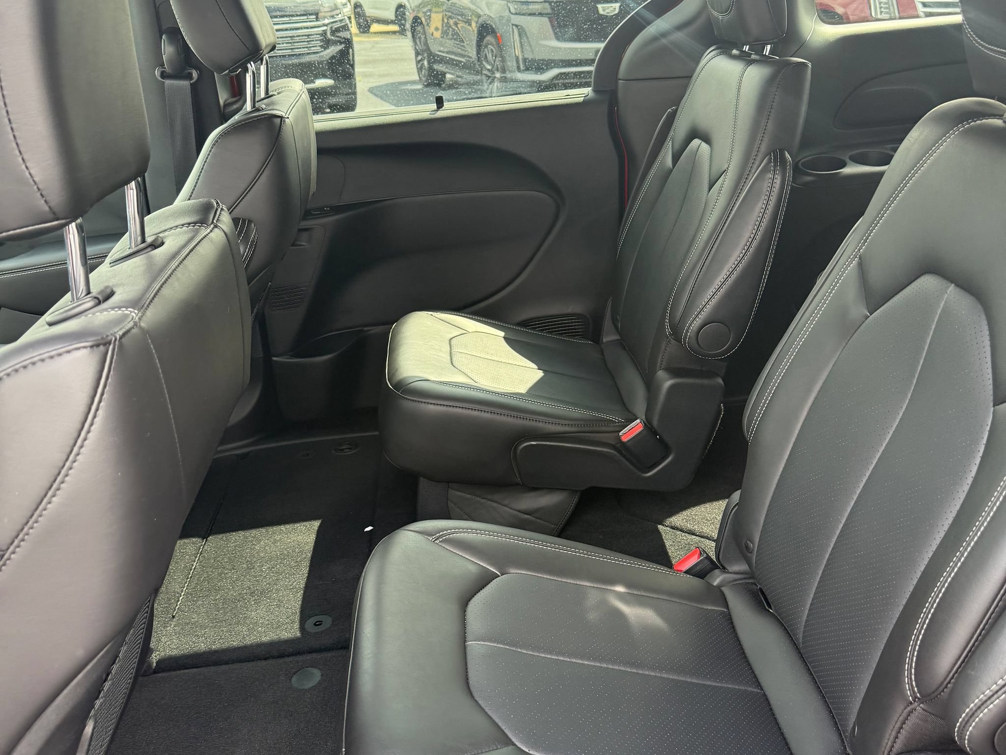 Used 2027 Chrysler Pacifica Select FWD image 56