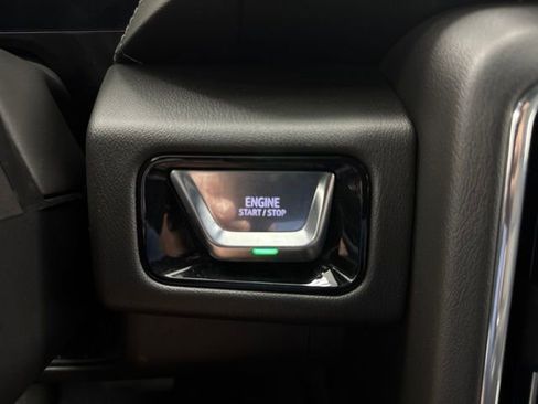 Used 2025 GMC Yukon XL Denali AWD/4WD image 16